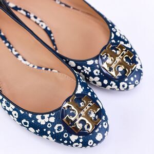 NIB Tory Burch Floral Lovers Logo Logo Ballet Flats 7.5